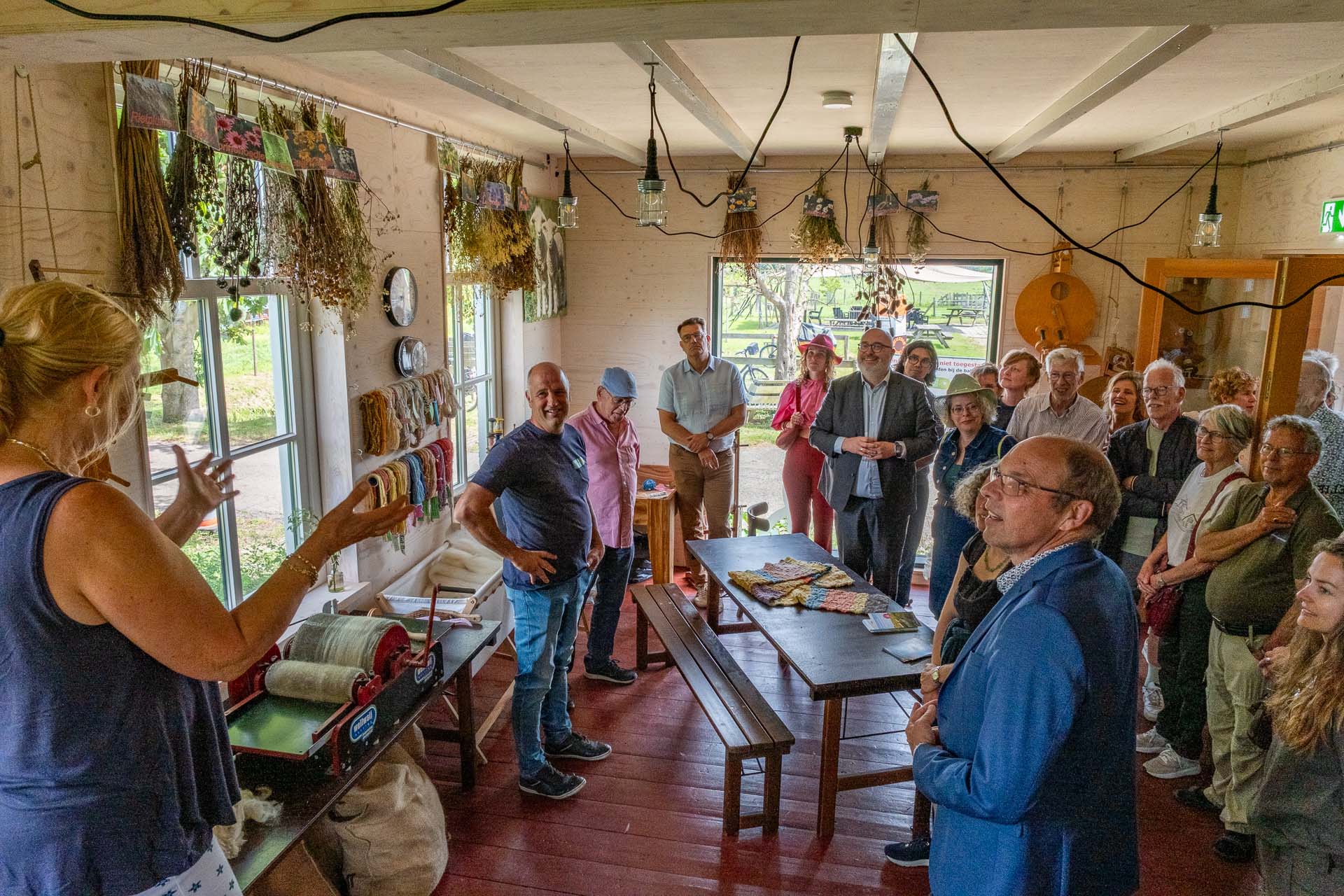 Persfoto opening Belevenisboerderij - wolatelier - foto door Ron van Bekkum.